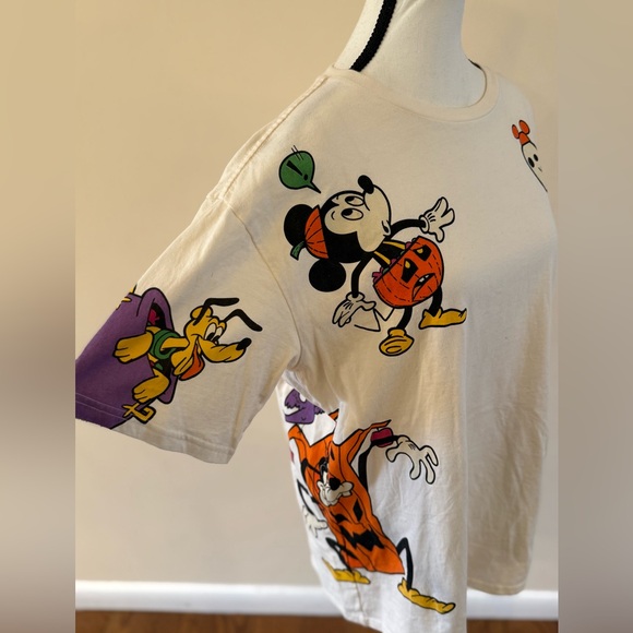 Disney Halloween Mickey and Friends T-SHIRT - Picture 2 of 7